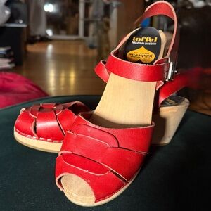 ♥️ Swedish Hasbeens ♥️ Red Leather Wooden Soles Sandals Clogs 39 8 1/2 🇸🇪🇸🇪🇸🇪